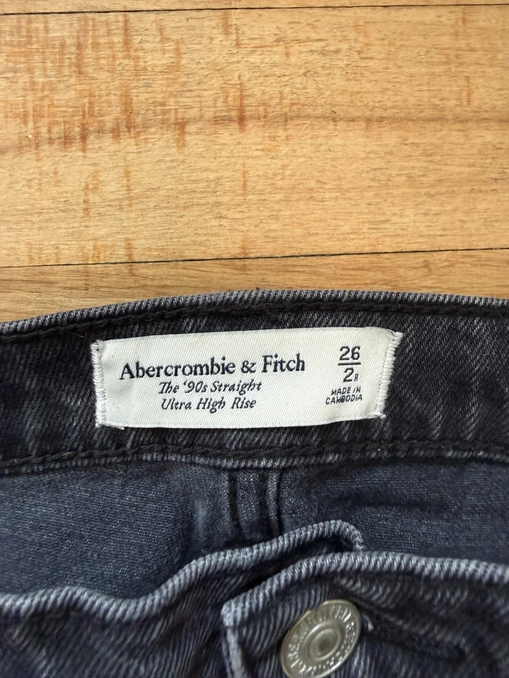 Abercrombie 90’s Straight Ultra High-Rise Jeans - Picture 3 of 3